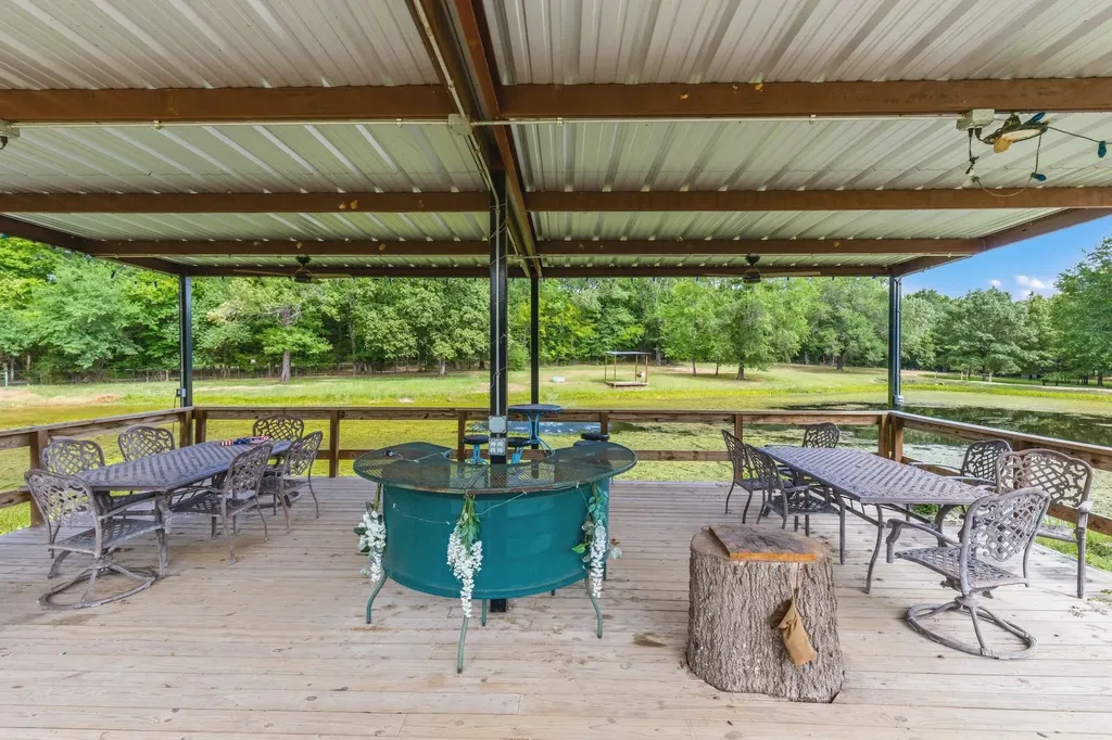 660 Rs County Road 3325 Emory TX 75440