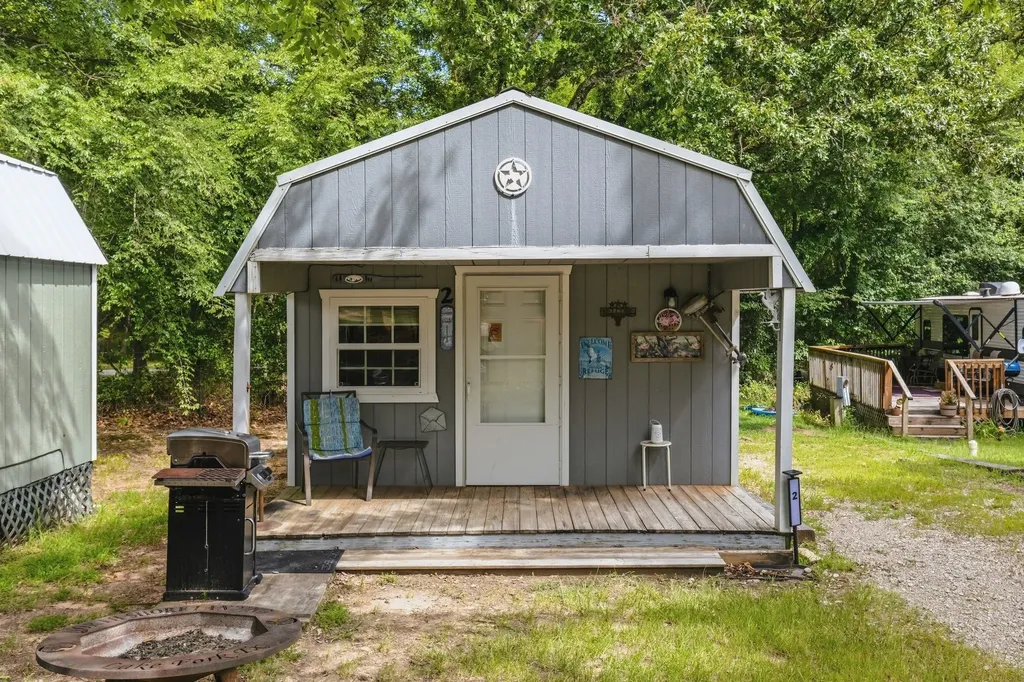 660 Rs County Road 3325 Emory TX 75440