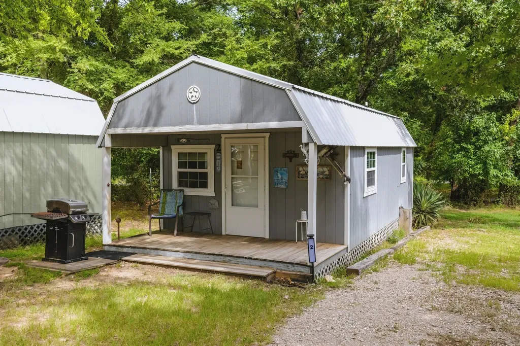 660 Rs County Road 3325 Emory TX 75440