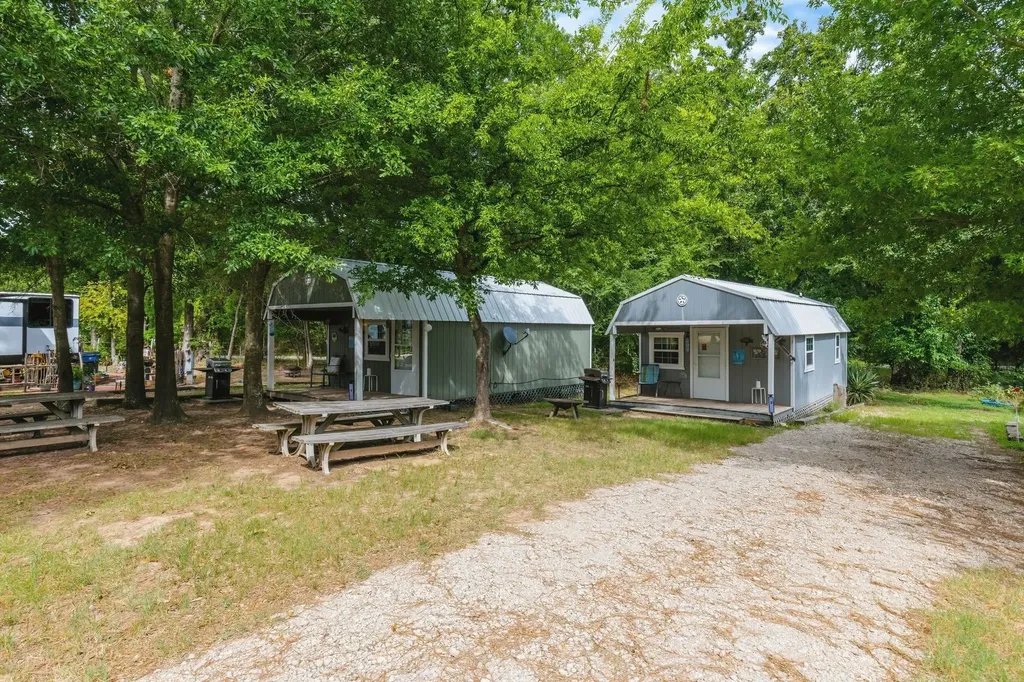 660 Rs County Road 3325 Emory TX 75440