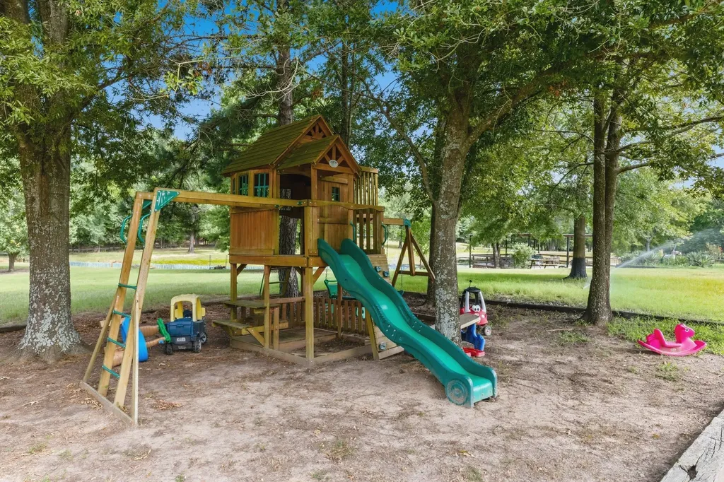 660 Rs County Road 3325 Emory TX 75440