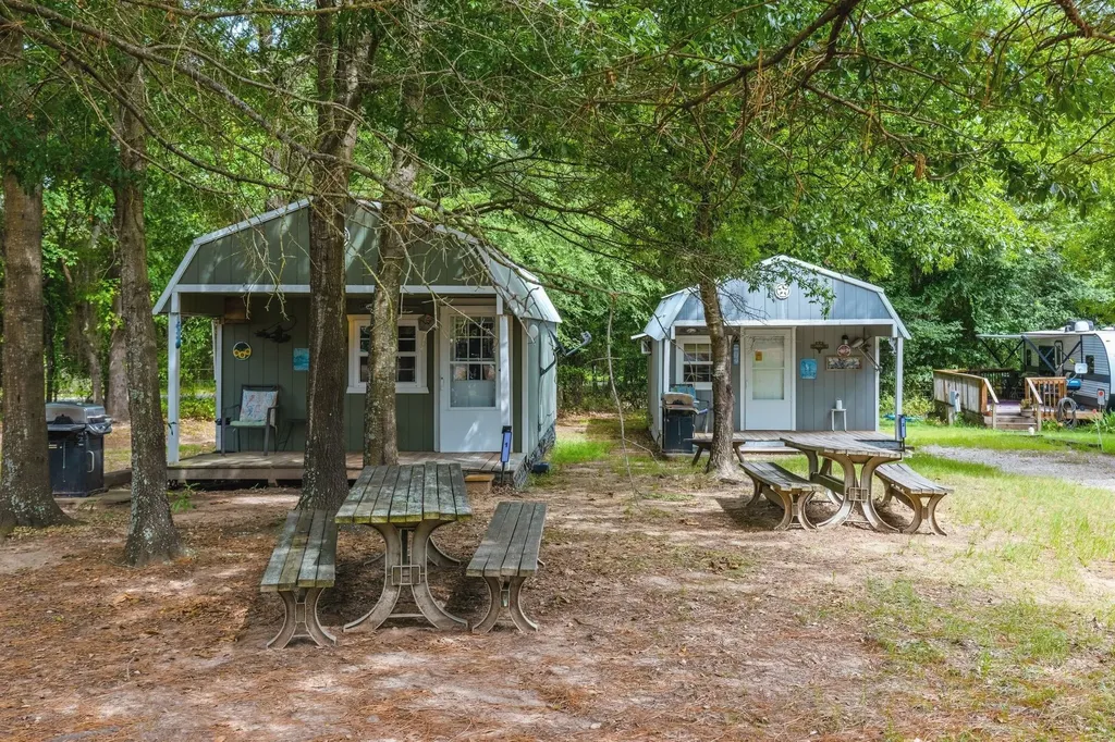 660 Rs County Road 3325 Emory TX 75440