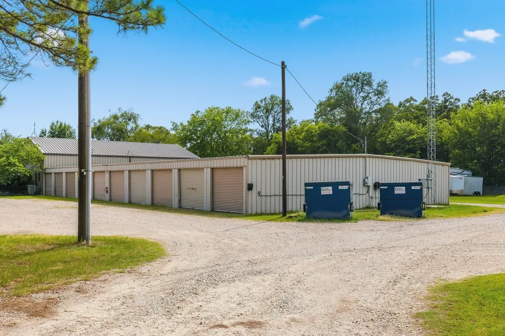 660 Rs County Road 3325 Emory TX 75440