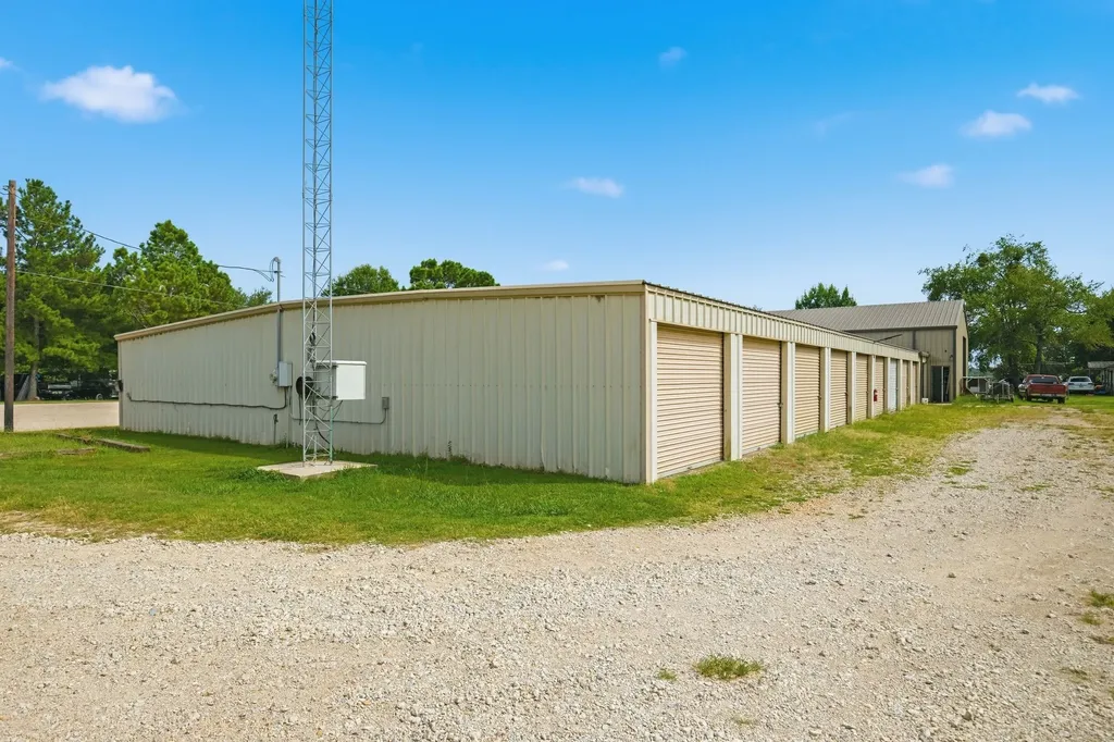 660 Rs County Road 3325 Emory TX 75440