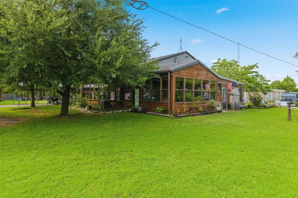 660 Rs County Road 3325 Emory TX 75440
