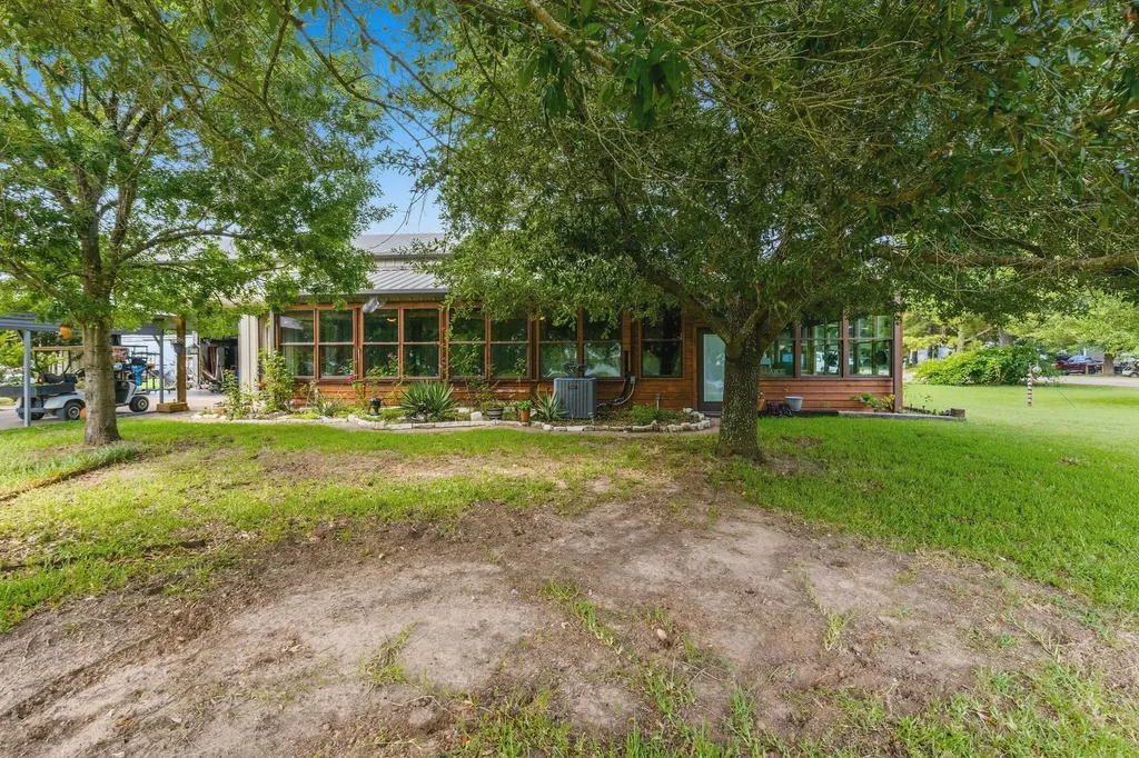 660 Rs County Road 3325 Emory TX 75440