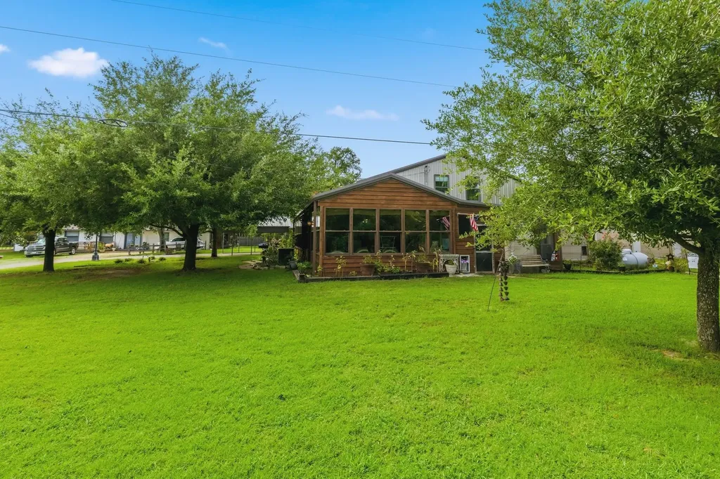 660 Rs County Road 3325 Emory TX 75440