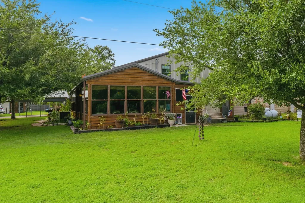 660 Rs County Road 3325 Emory TX 75440
