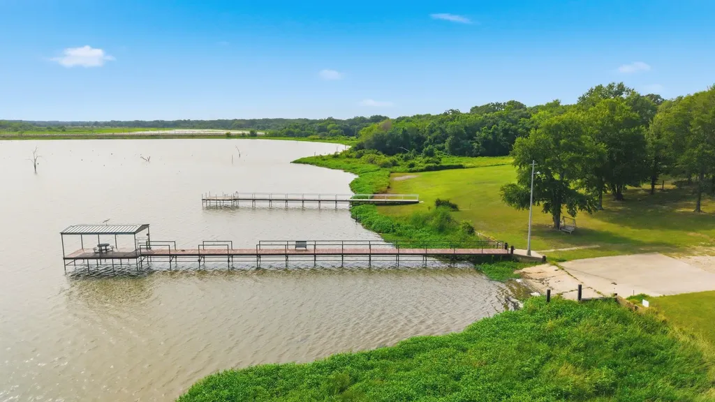 660 Rs County Road 3325 Emory TX 75440
