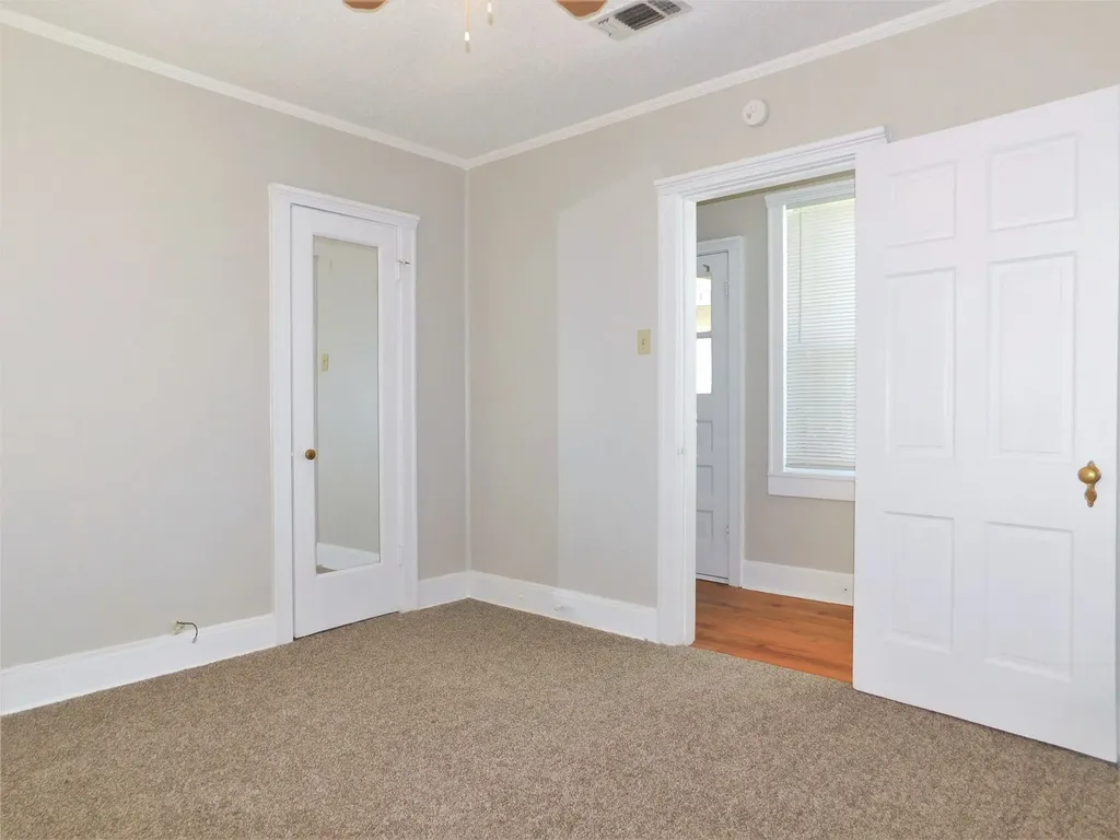 1611 N Locust Street Denton TX 76201