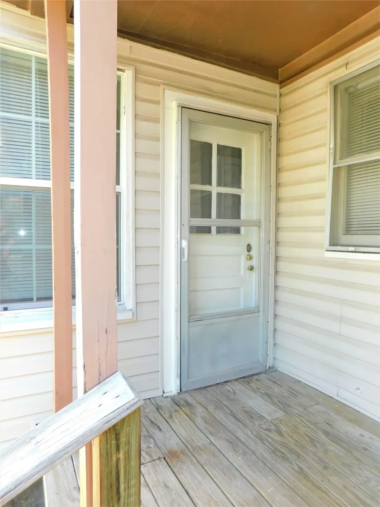 1611 N Locust Street Denton TX 76201
