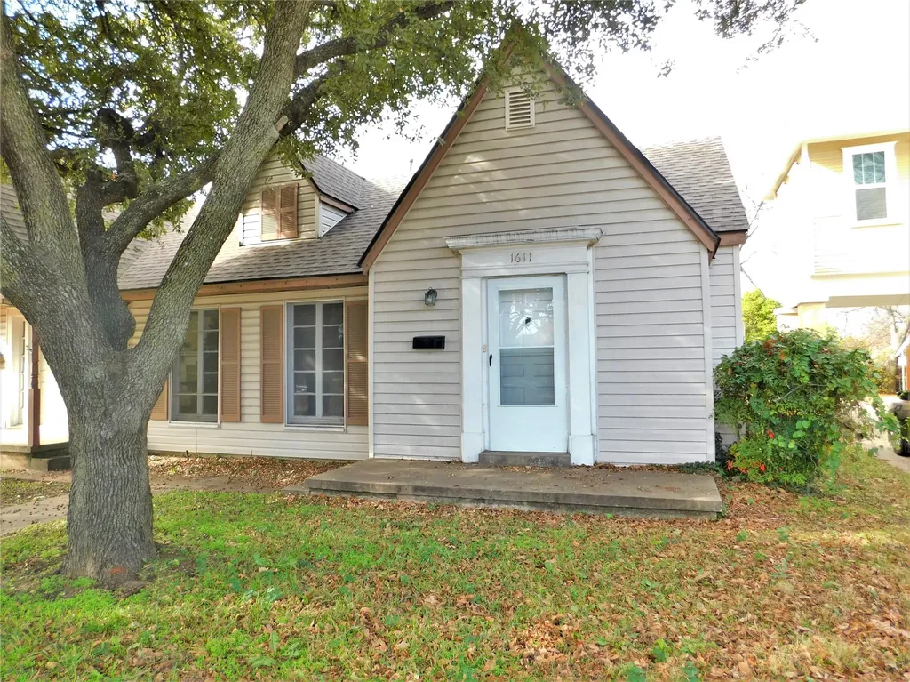 1611 N Locust Street Denton TX 76201