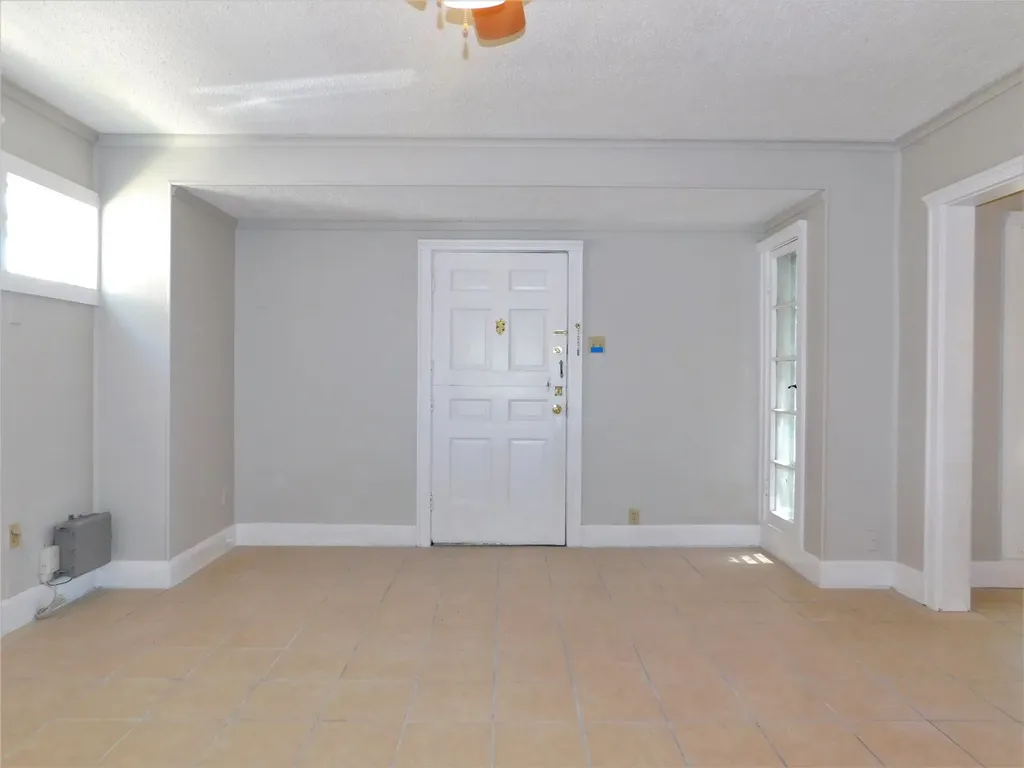 1611 N Locust Street Denton TX 76201