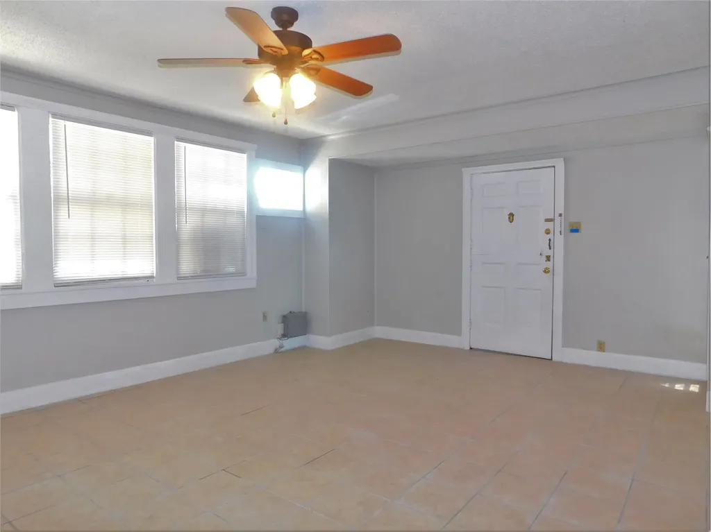 1611 N Locust Street Denton TX 76201