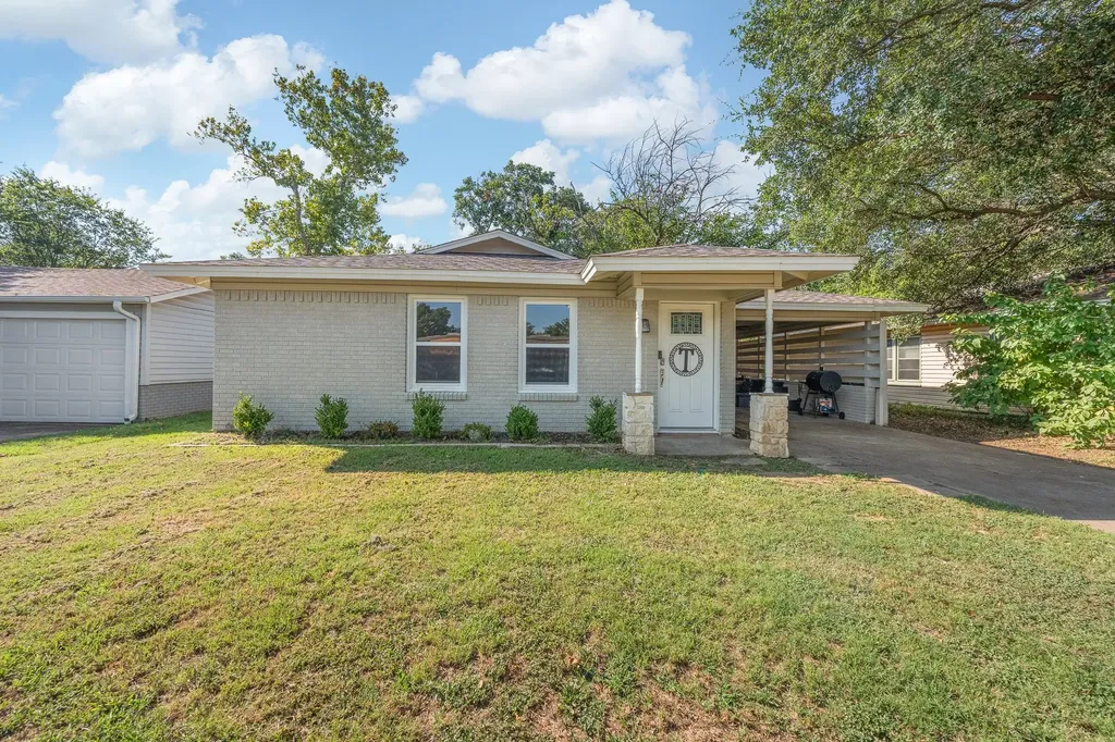 809 Phillips Street Cleburne TX 76033
