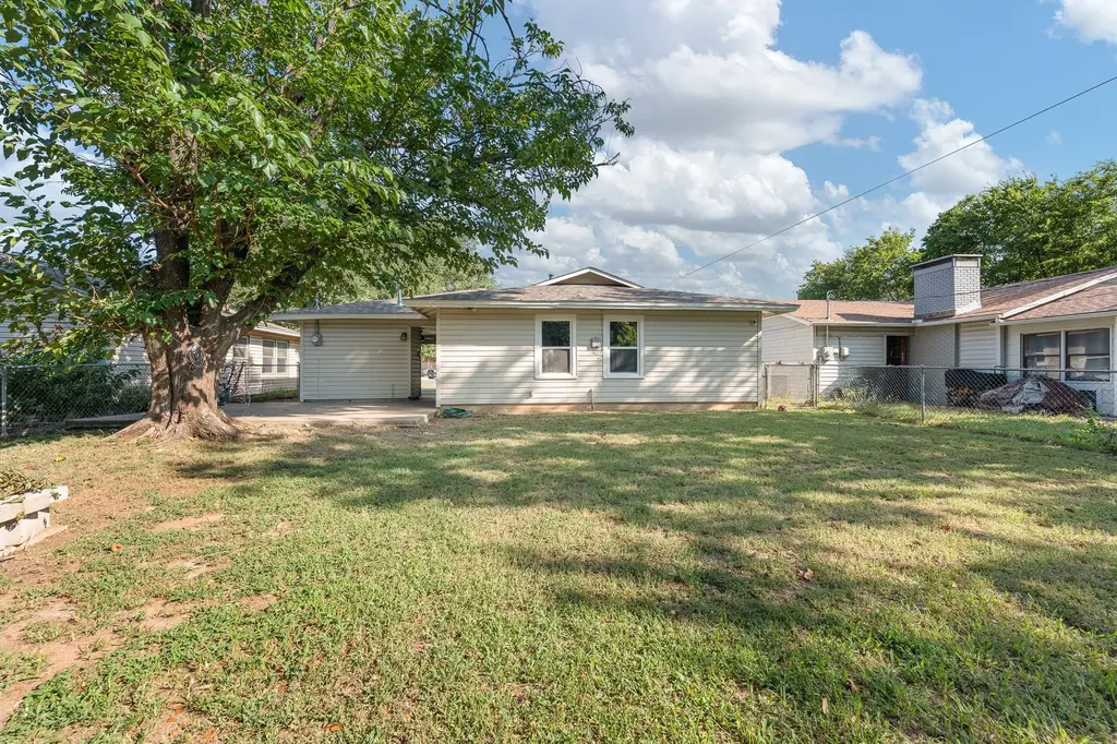 809 Phillips Street Cleburne TX 76033