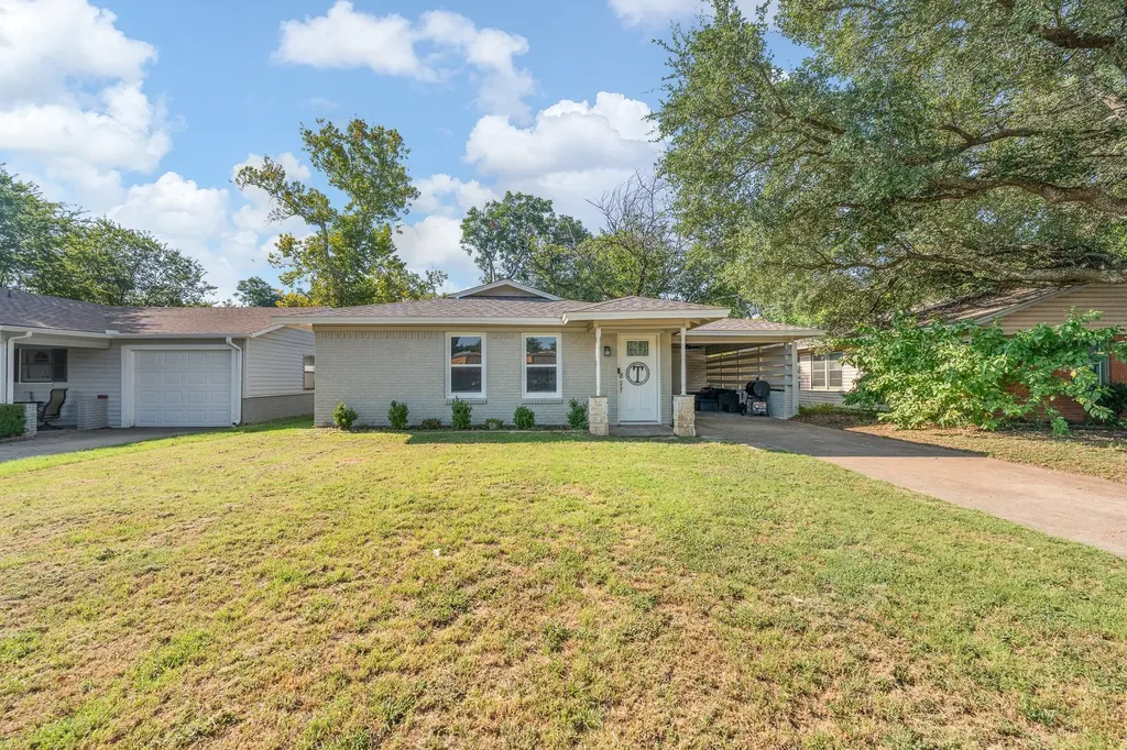 809 Phillips Street Cleburne TX 76033