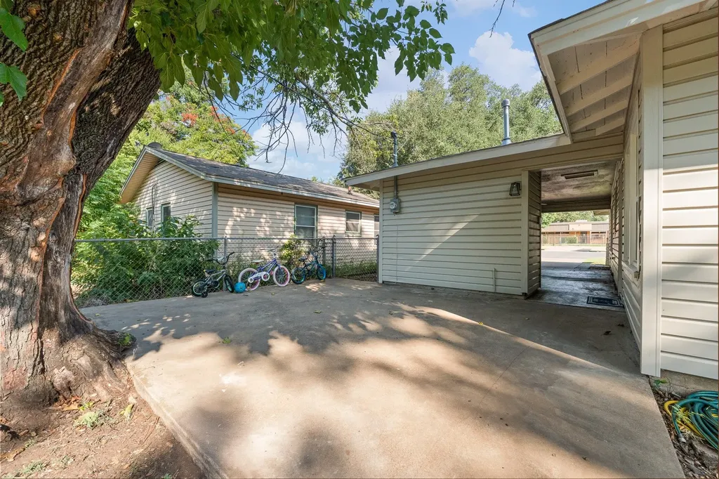 809 Phillips Street Cleburne TX 76033