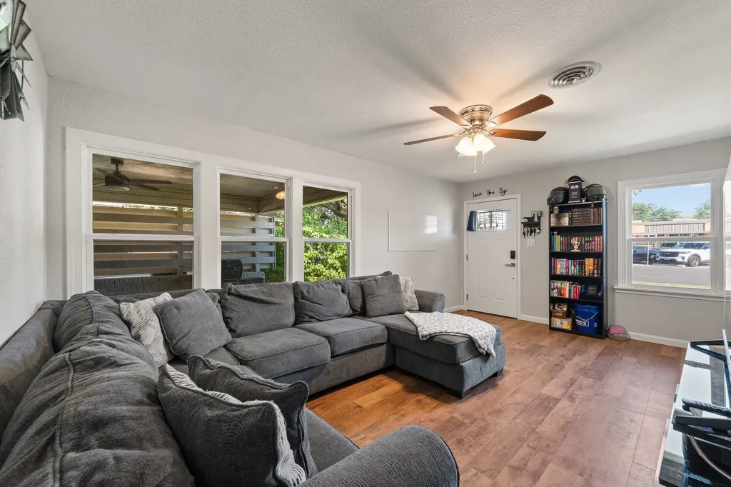 809 Phillips Street Cleburne TX 76033