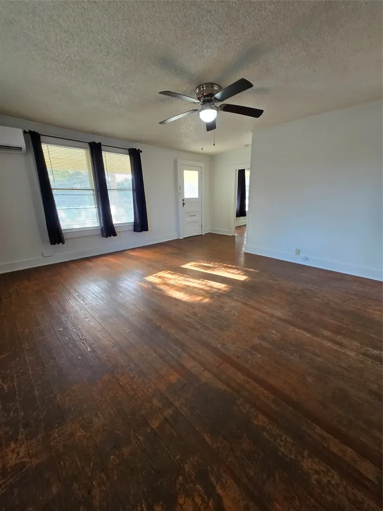 714 S Commercial Avenue Coleman TX 76834