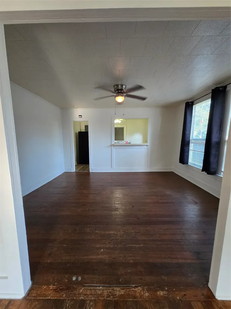714 S Commercial Avenue Coleman TX 76834