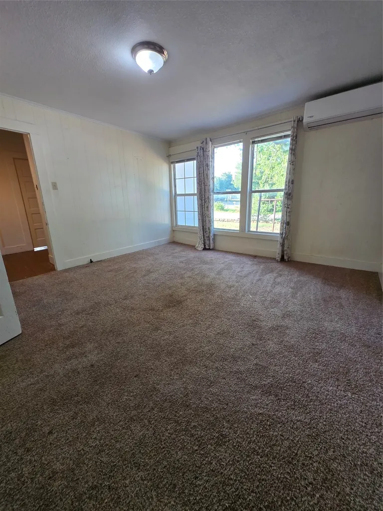 714 S Commercial Avenue Coleman TX 76834