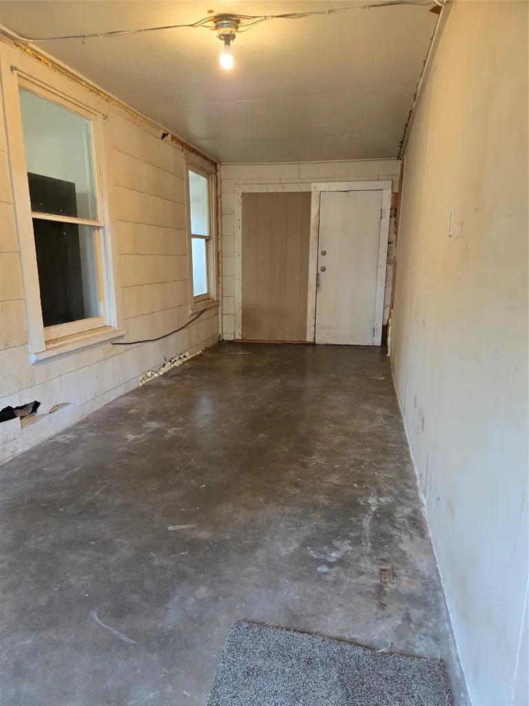 714 S Commercial Avenue Coleman TX 76834