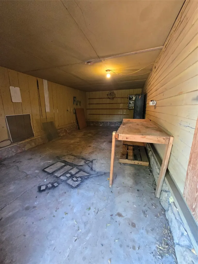 714 S Commercial Avenue Coleman TX 76834