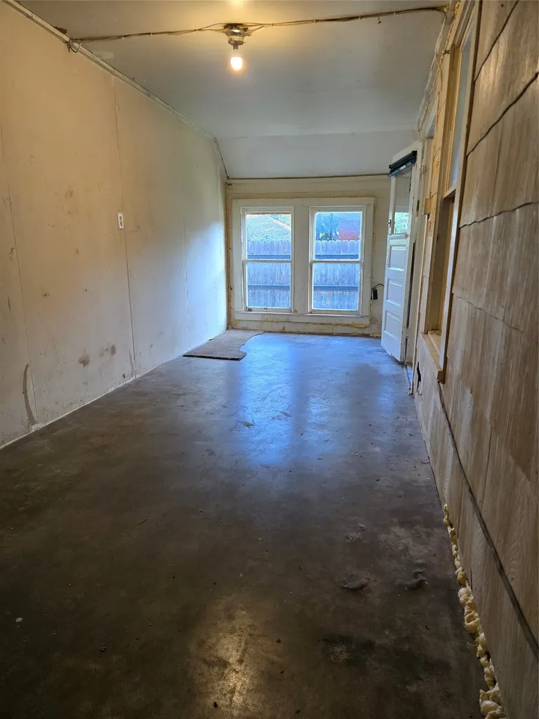 714 S Commercial Avenue Coleman TX 76834