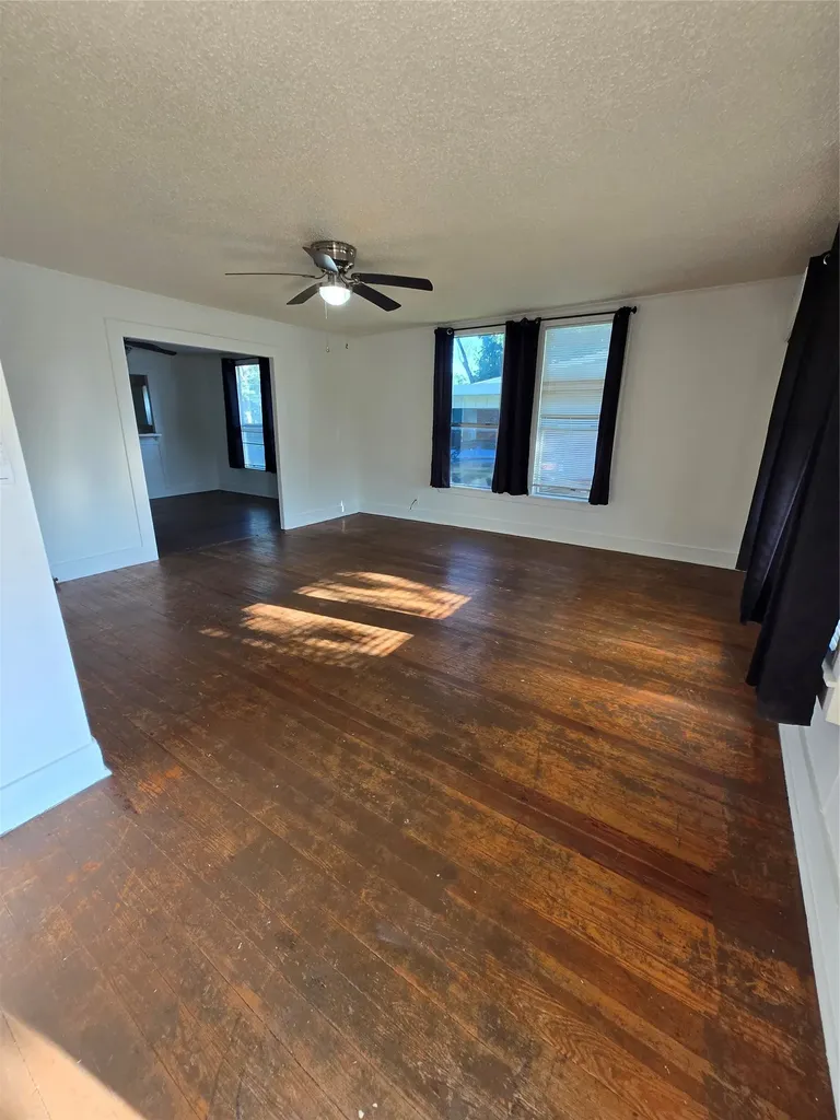 714 S Commercial Avenue Coleman TX 76834
