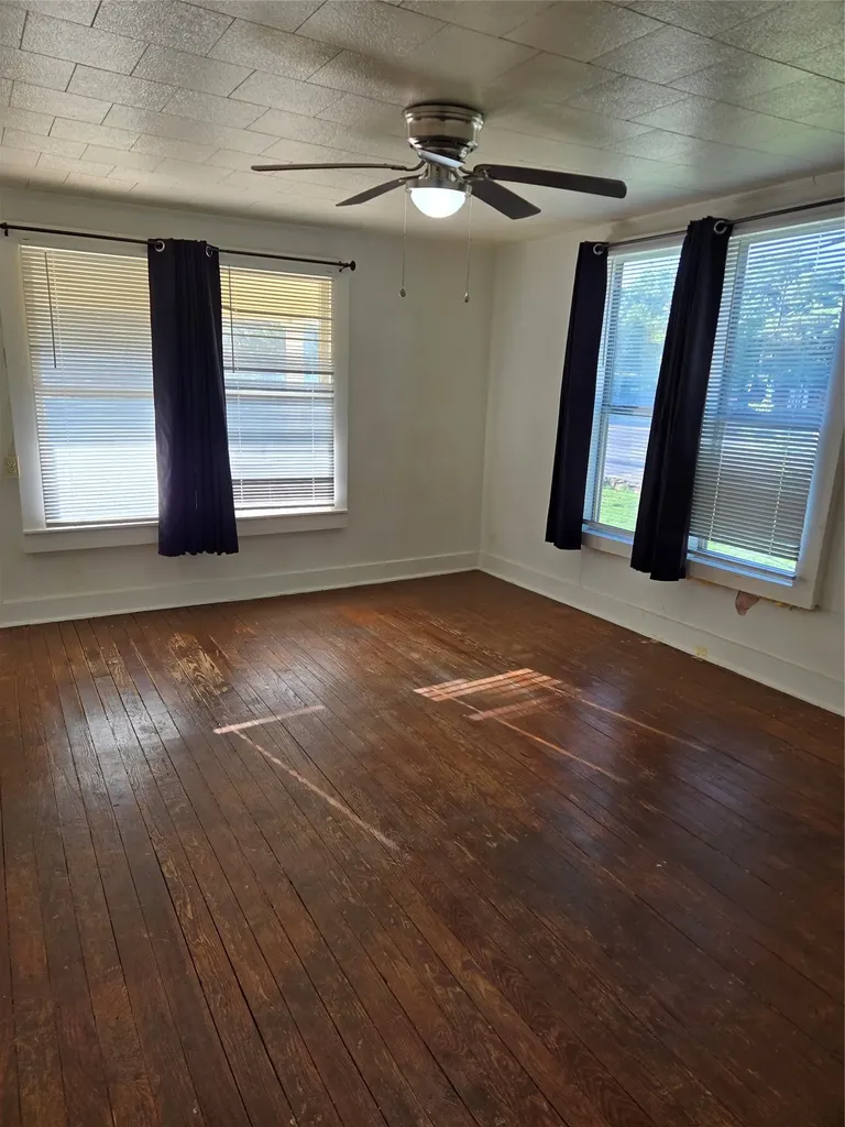 714 S Commercial Avenue Coleman TX 76834