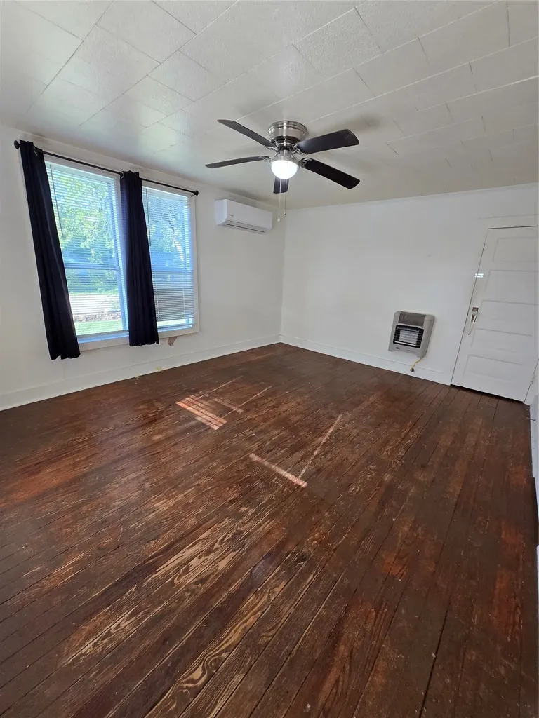 714 S Commercial Avenue Coleman TX 76834