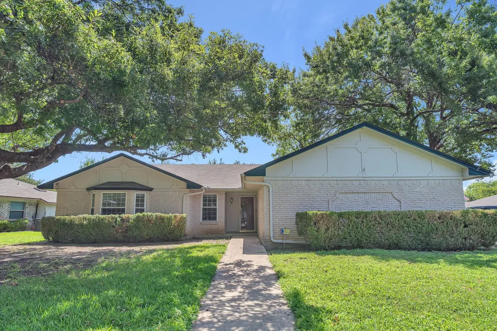 1720 Timbercreek Road Benbrook TX 76126