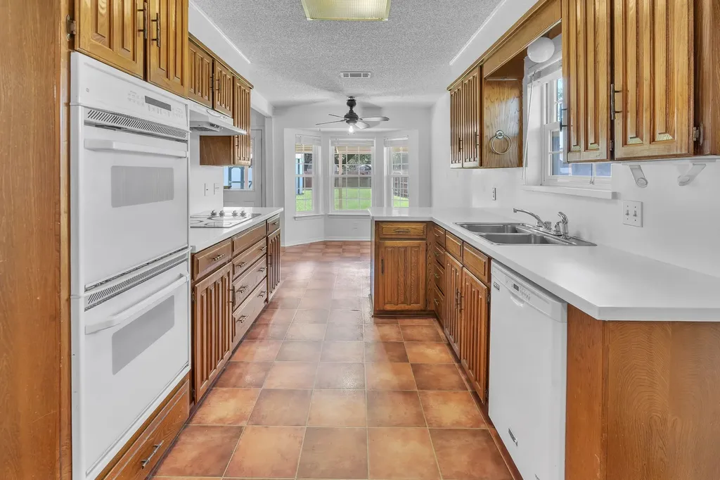 1720 Timbercreek Road Benbrook TX 76126