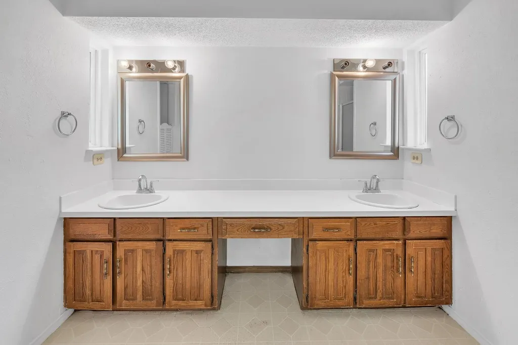 1720 Timbercreek Road Benbrook TX 76126