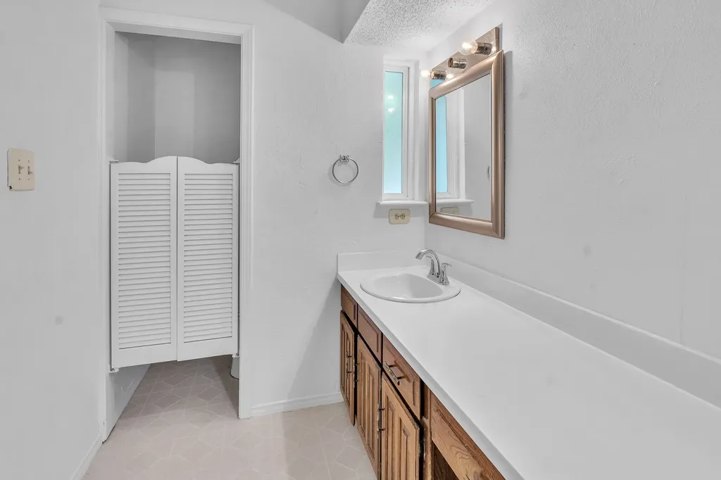 1720 Timbercreek Road Benbrook TX 76126