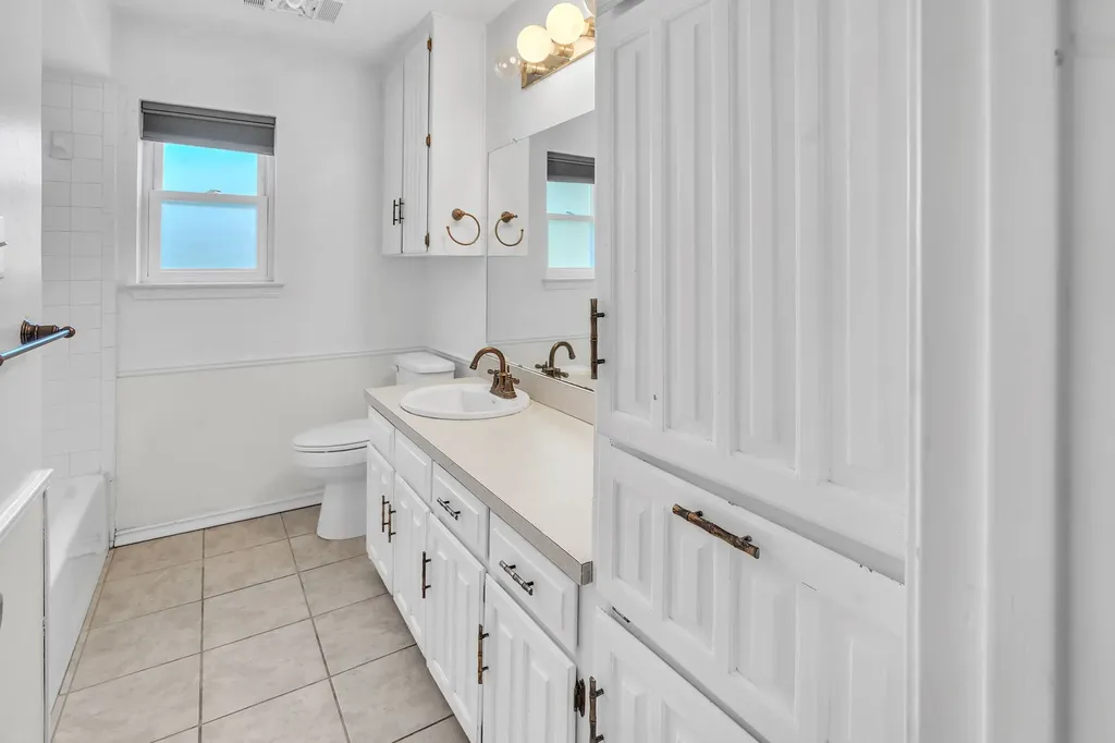 1720 Timbercreek Road Benbrook TX 76126