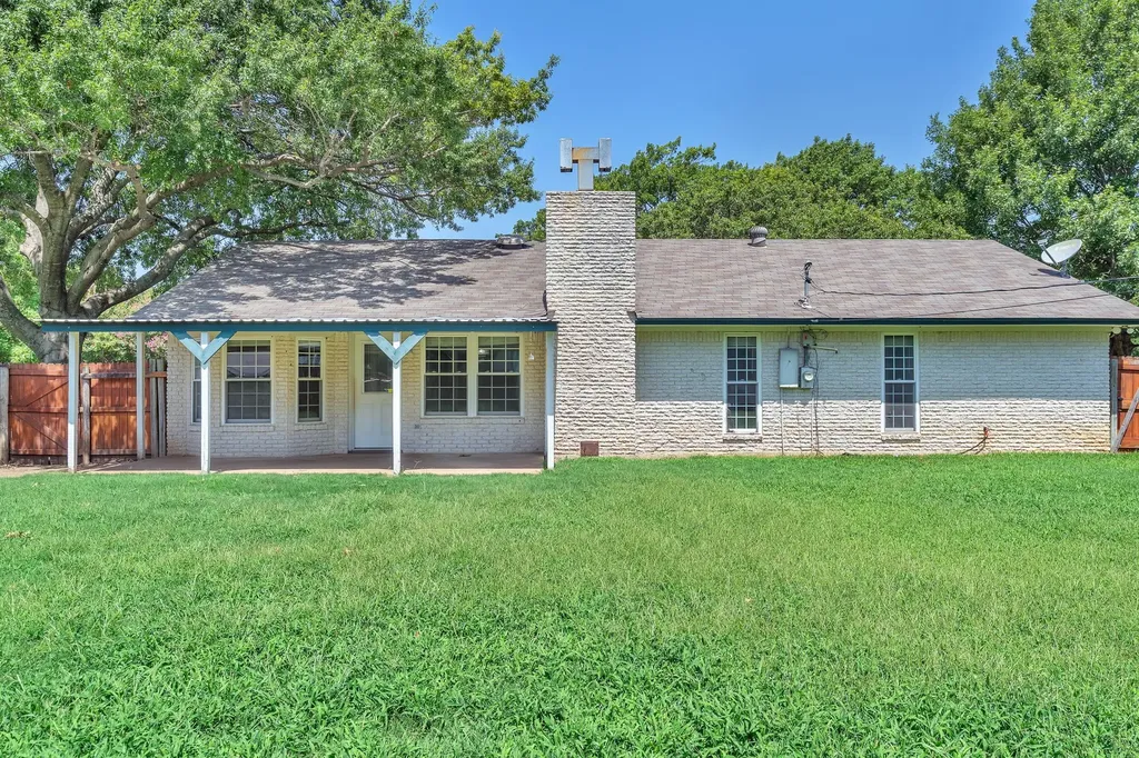 1720 Timbercreek Road Benbrook TX 76126