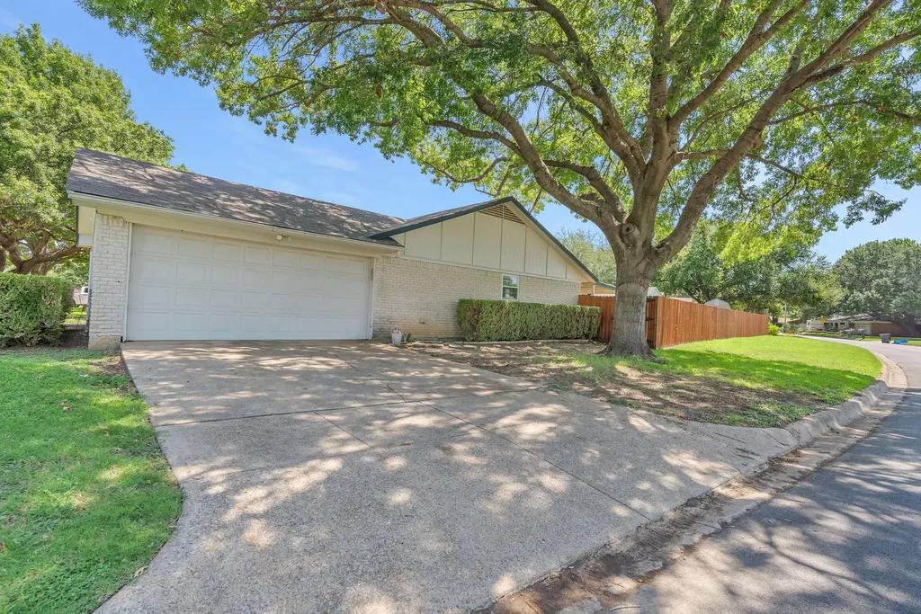 1720 Timbercreek Road Benbrook TX 76126