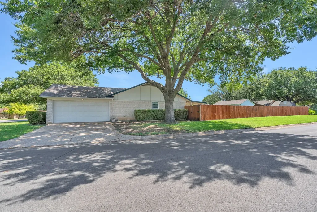 1720 Timbercreek Road Benbrook TX 76126