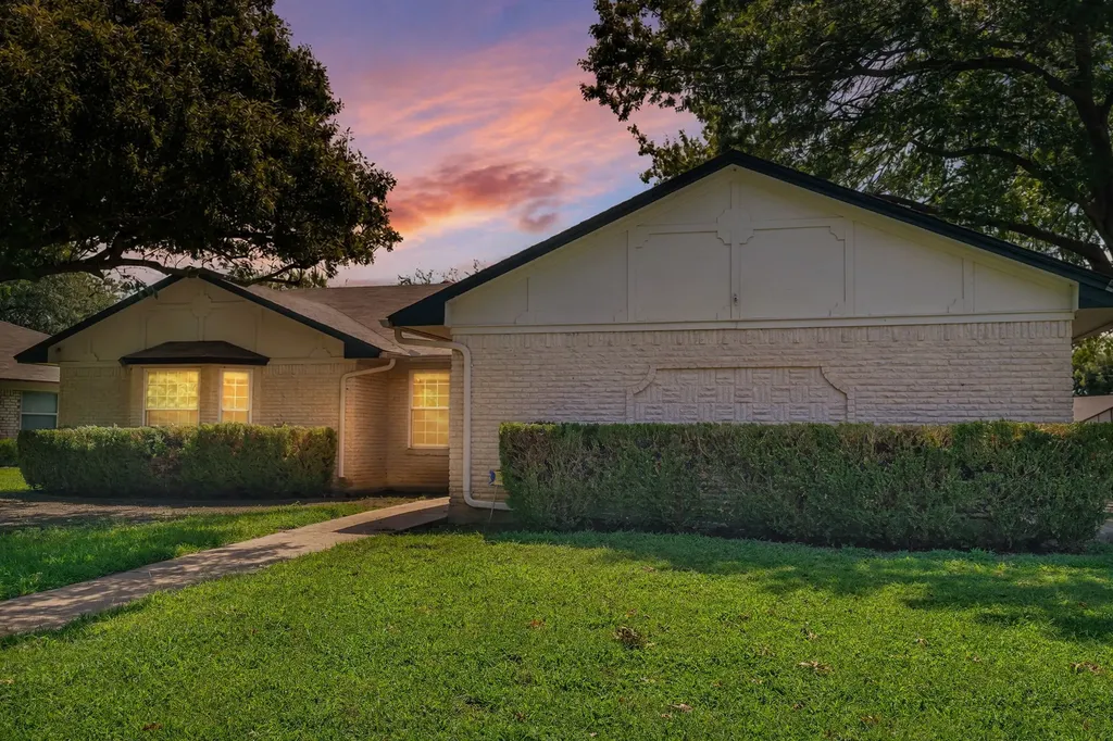 1720 Timbercreek Road Benbrook TX 76126