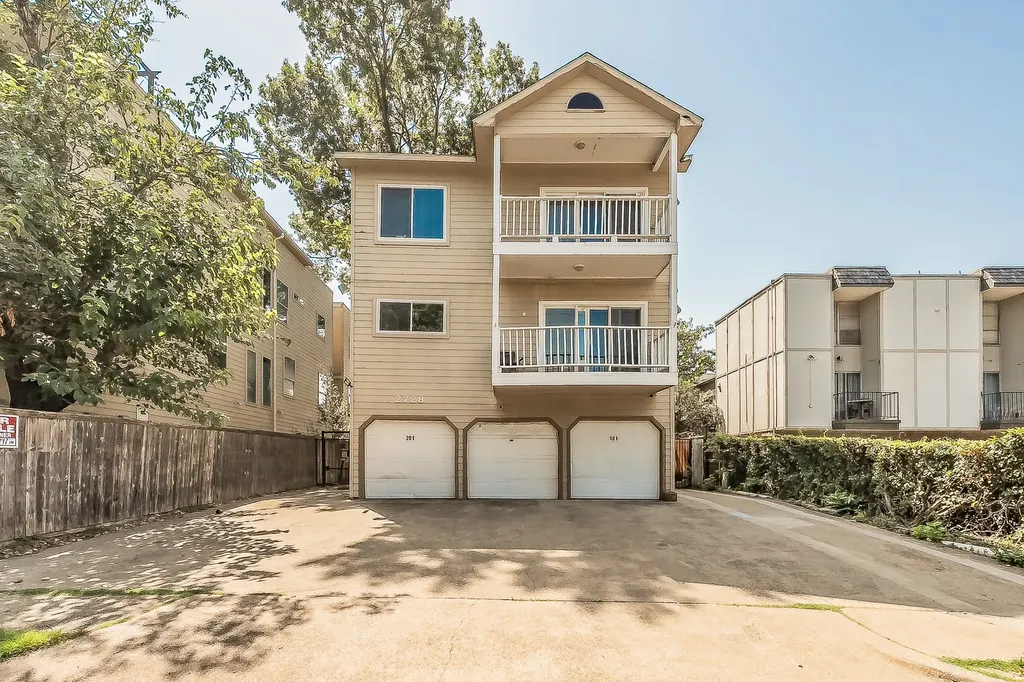 2728 Reagan Street Dallas TX 75219