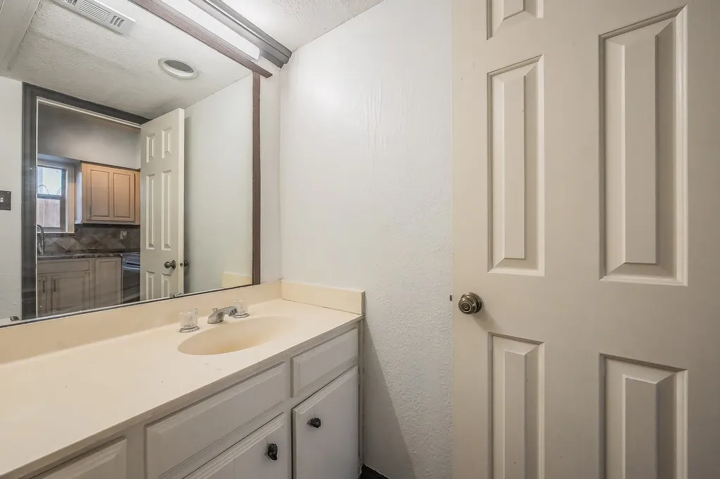 2728 Reagan Street Dallas TX 75219