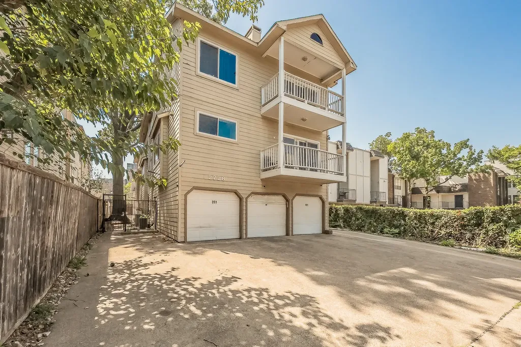 2728 Reagan Street Dallas TX 75219