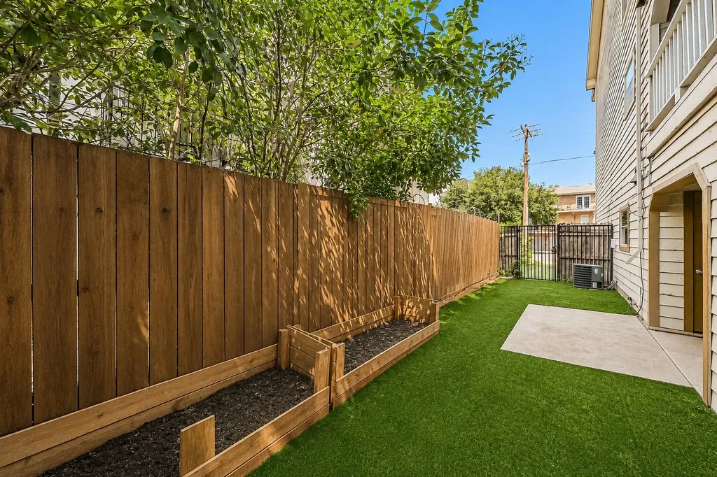 2728 Reagan Street Dallas TX 75219