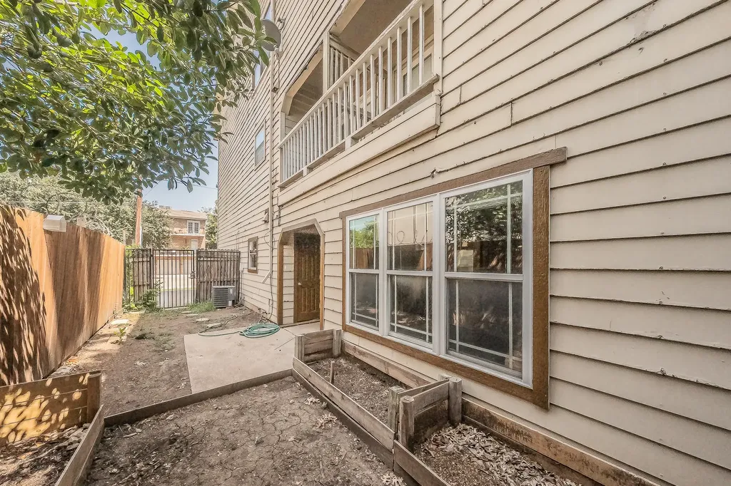 2728 Reagan Street Dallas TX 75219