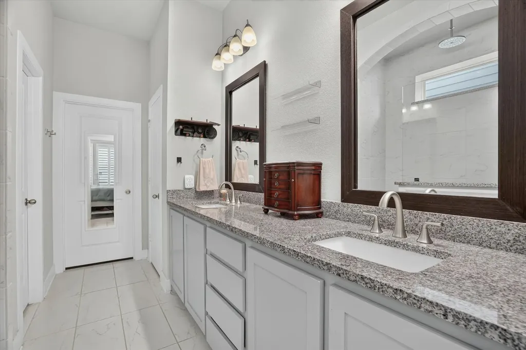 6028 Morningside Drive North Richland Hills TX 76180