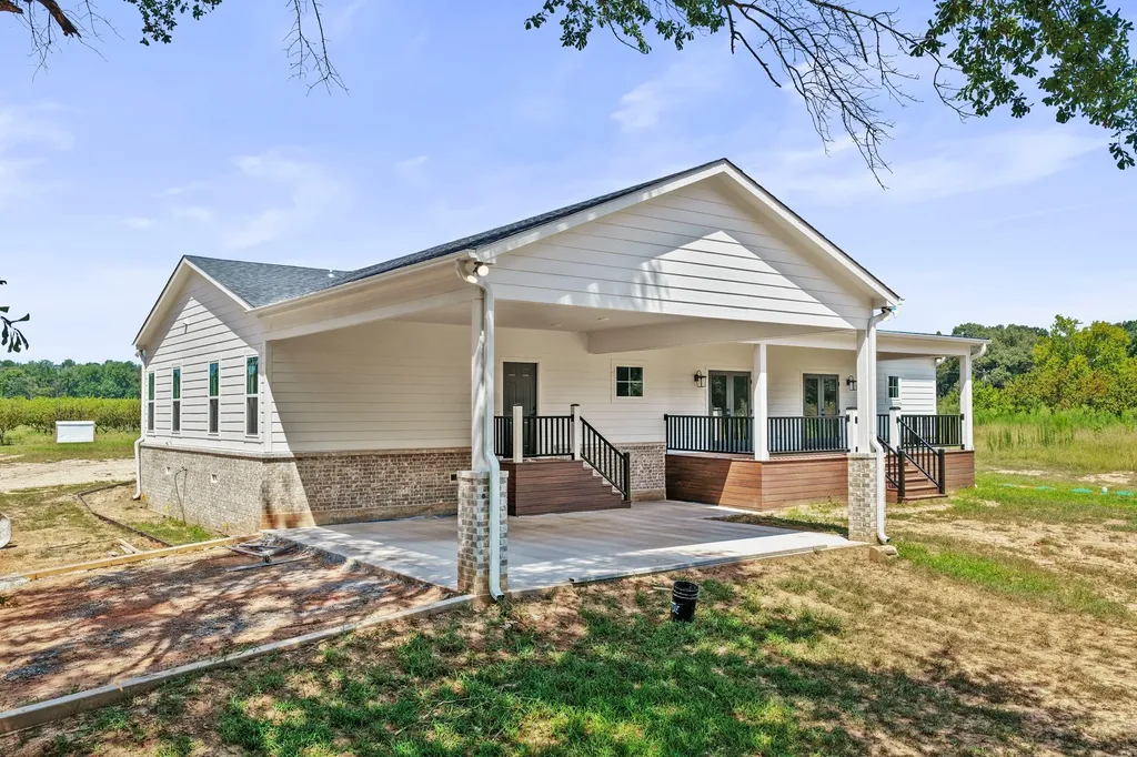562 County Road 4230 Pittsburg TX 75686