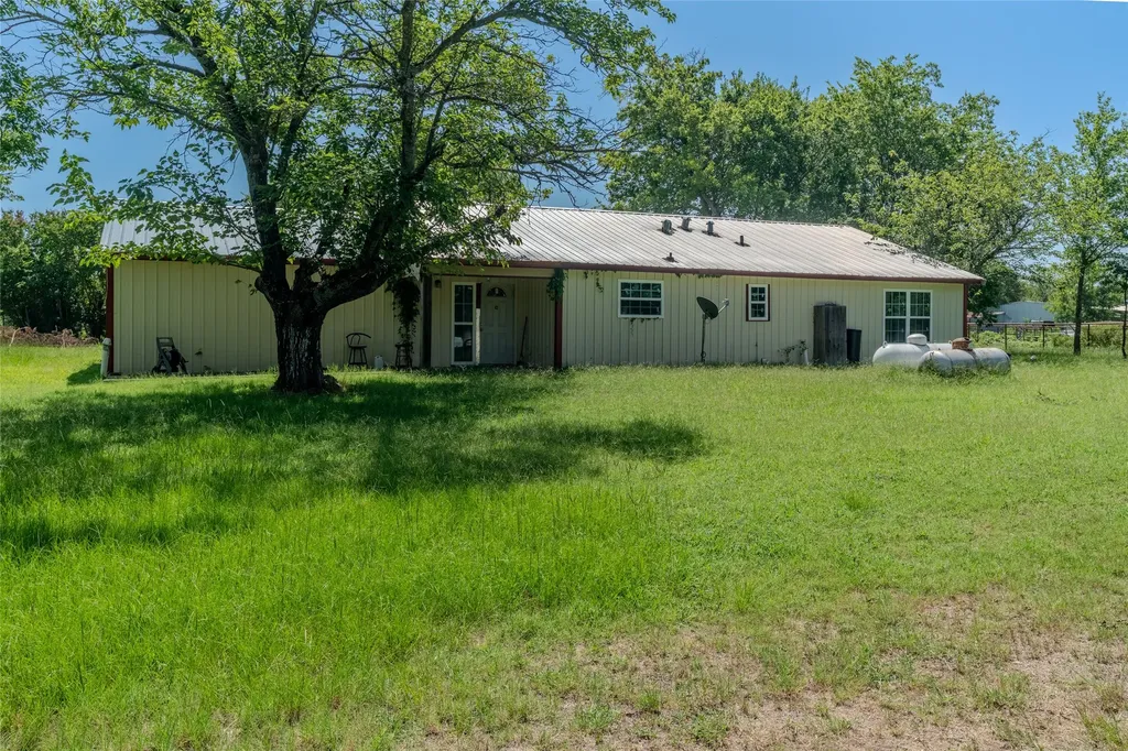 1611 County Road 4104 Greenville TX 75401