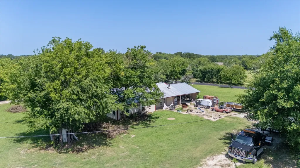 1611 County Road 4104 Greenville TX 75401